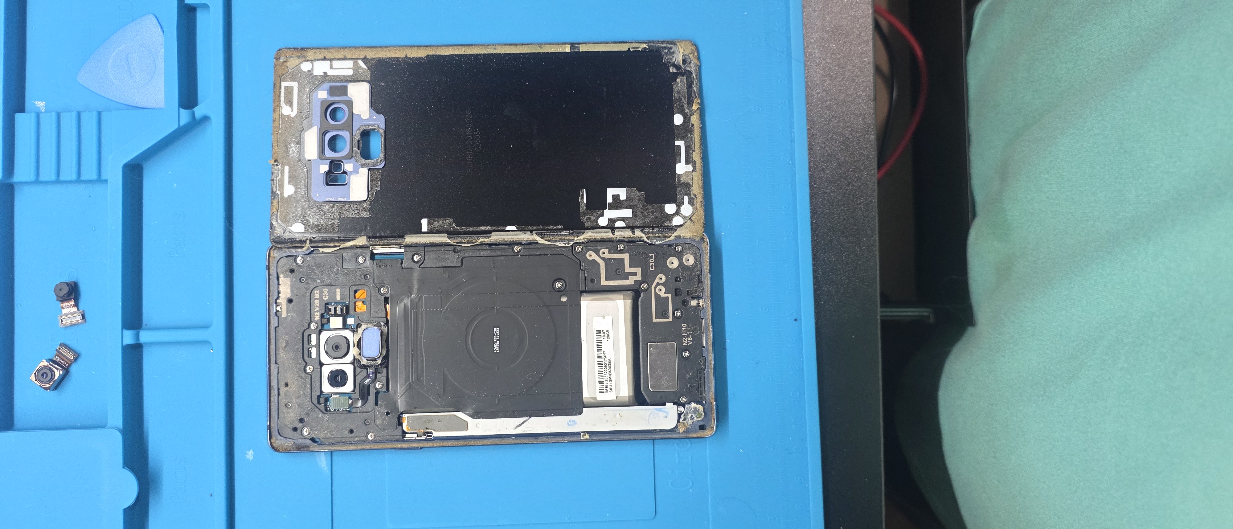 Galaxy Note 9 opened for rear glass repair with cameras removed