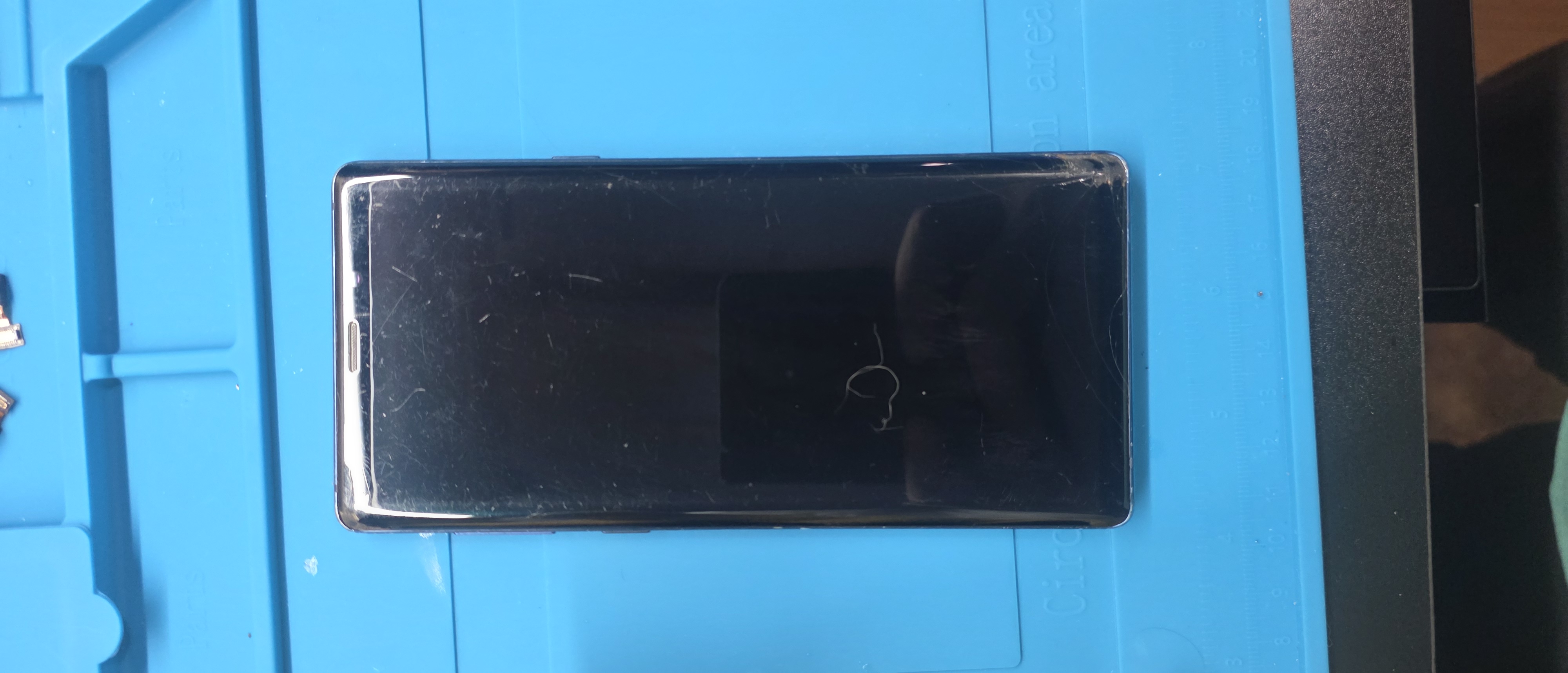 Samsung Galaxy Note 9 cracked front screen before replacement